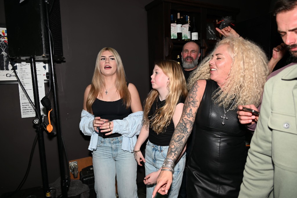 ../Images/10 jaar Ro's Barbershop 327.jpg